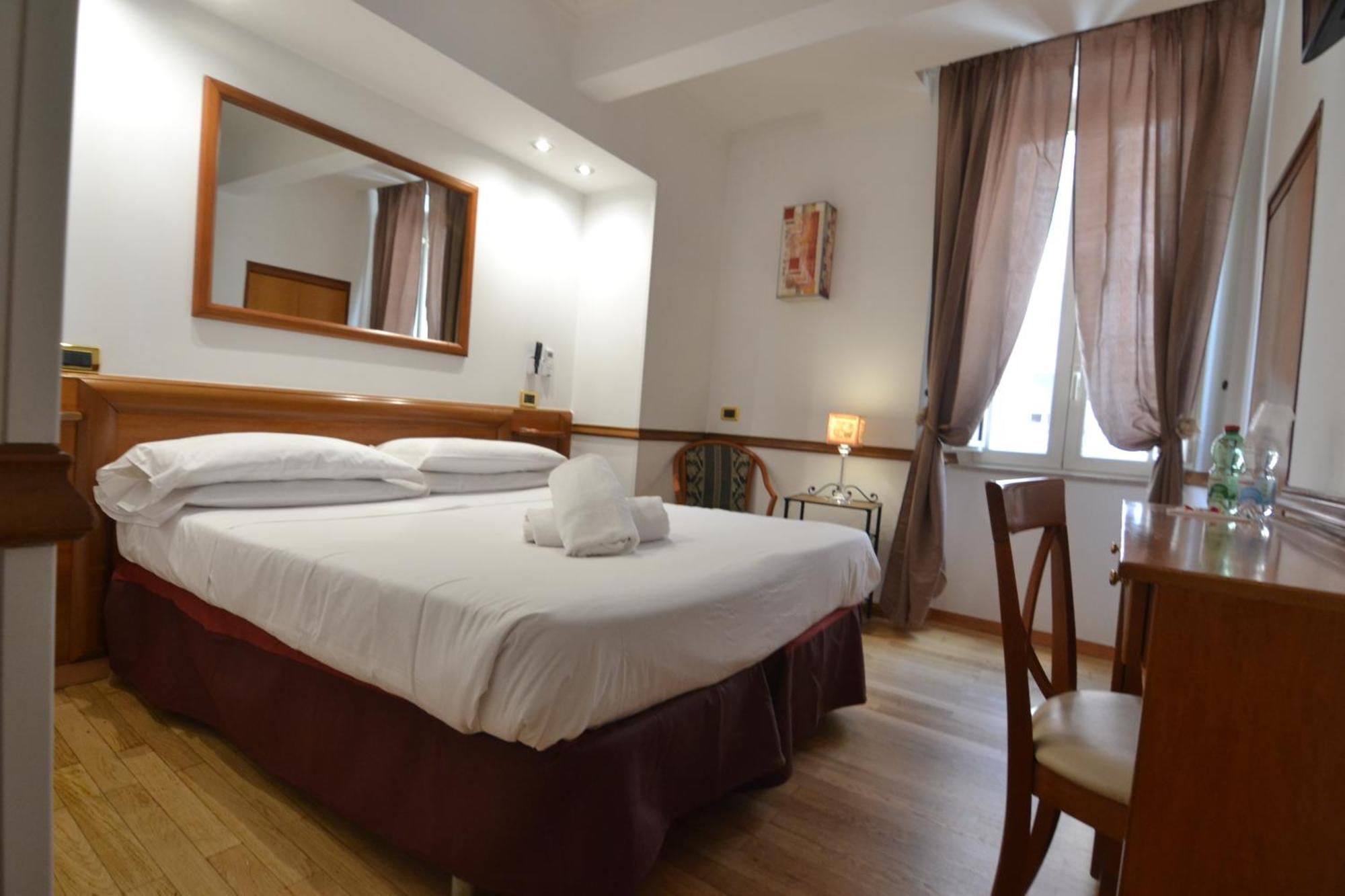 Hotel Santa Prassede Róma Kültér fotó