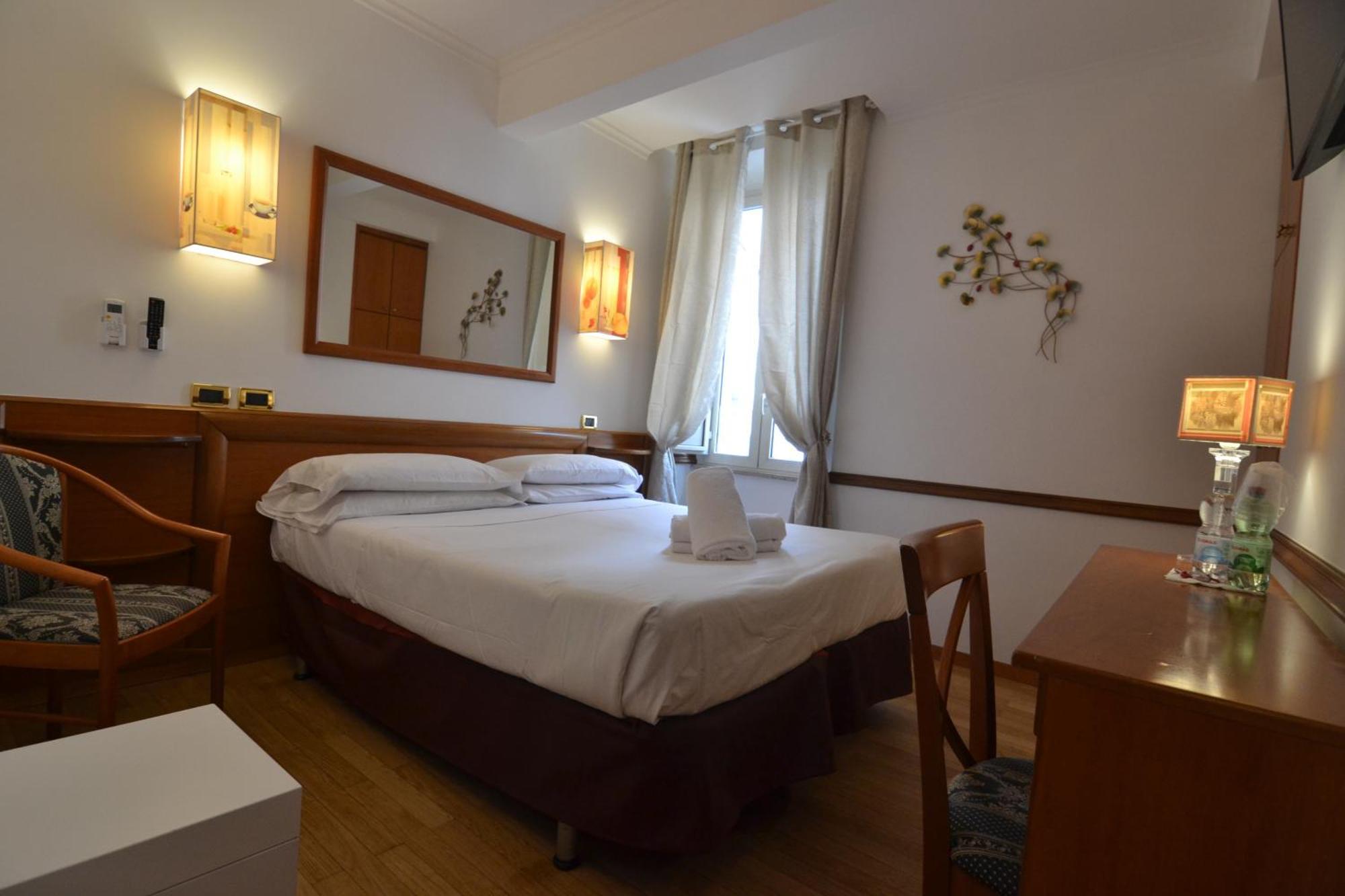 Hotel Santa Prassede Róma Kültér fotó